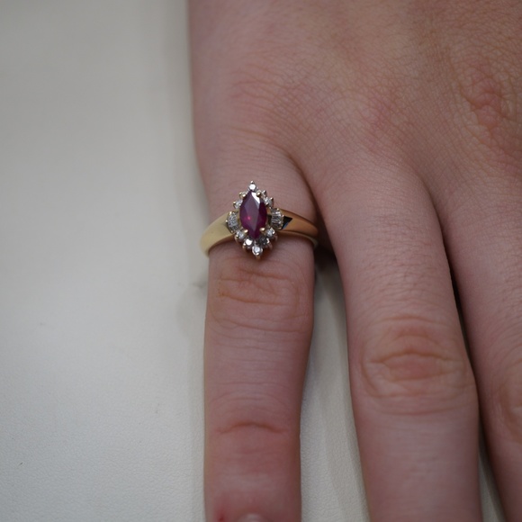 14KY Gold Ruby & Diamond ring - Picture 4 of 5